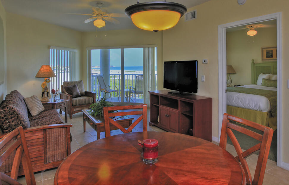 Sunset-Vistas-Beachfront-Suites-7.jpg
