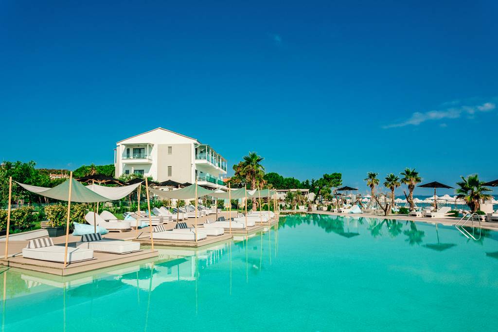 SKG_80160_Blue_Carpet_Luxury_Rooms_1224_15.jpg