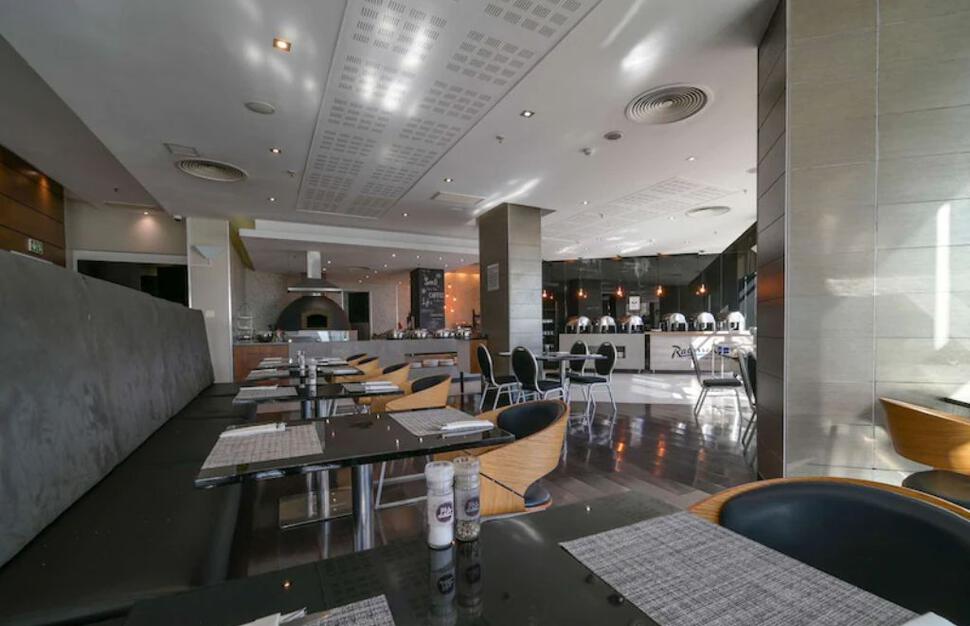 Radisson-Blu-Hotel-Port-Elizabeth-9.jpg