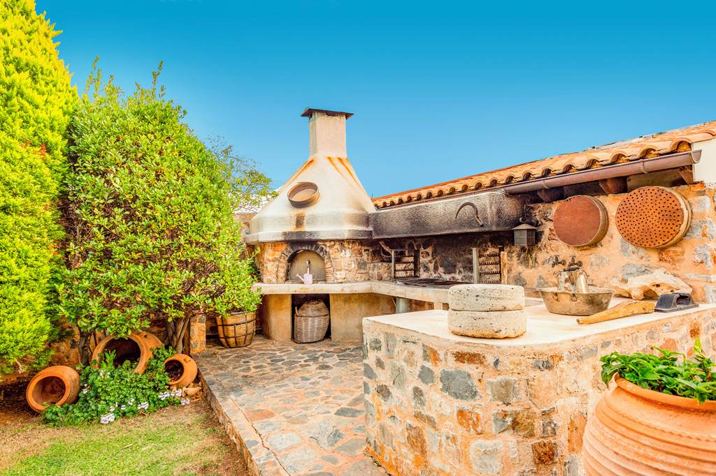 HER_84093_Villa_Golden_Crest_0822_21.jpg