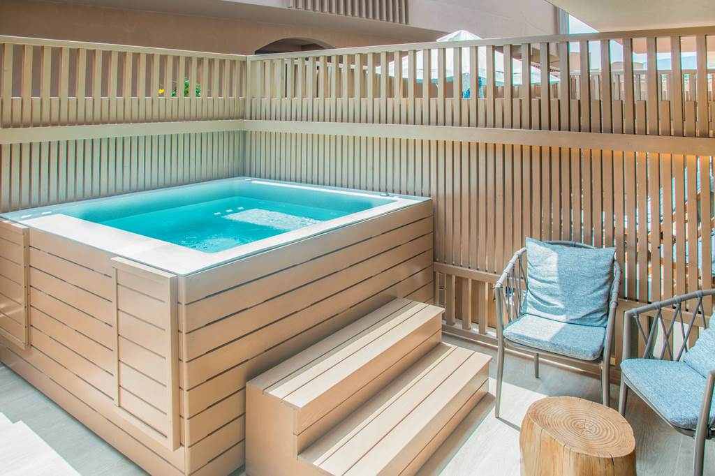 HER_84014_Senseana_Sea_Side_Resort_&_Spa_0823_01.jpg