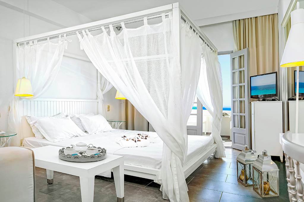 SKG_80931_White_Suites_0819_08.jpg
