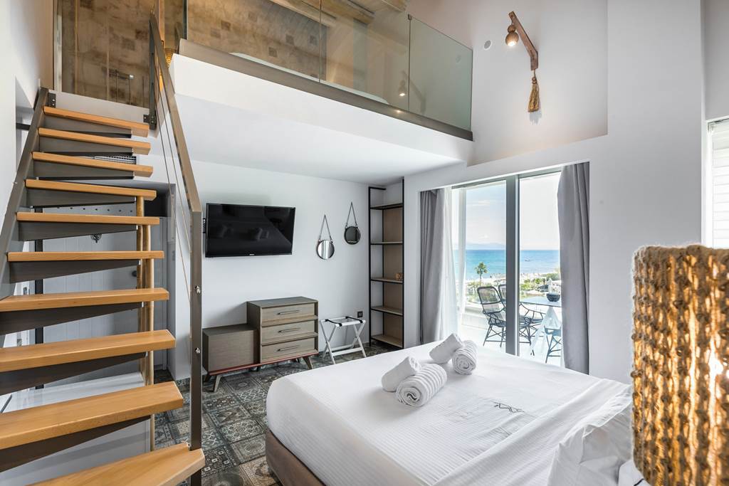 SKG_80160_Blue_Carpet_Luxury_Suites_1224_21.jpg