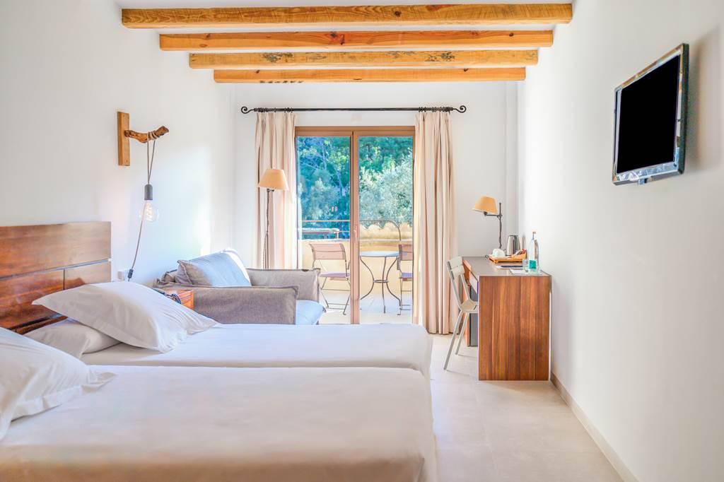 PMI_73658_Hotel_Es_Port_0324_01.jpg