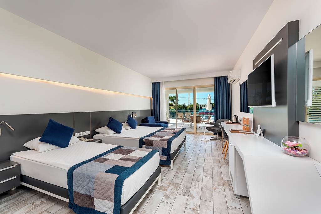 AYT_85744_White_City_Beach_Hotel_1024_01.jpg
