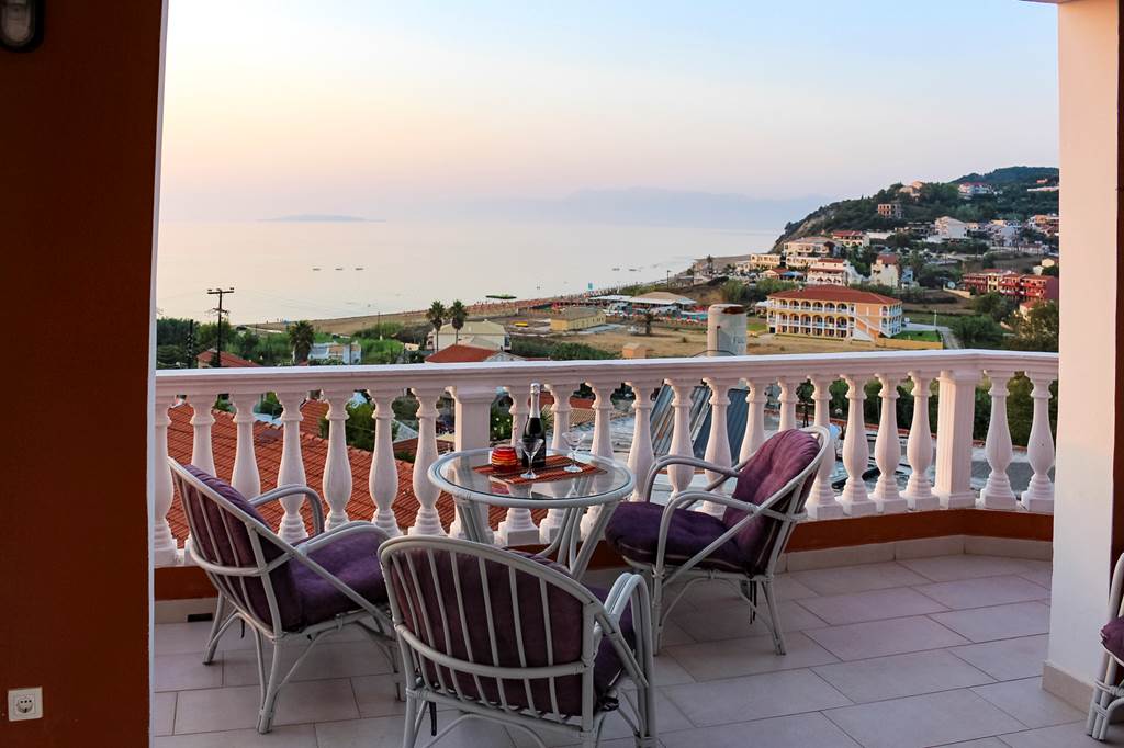 CFU_77155_Tsaros_Apts_1017_09.jpg