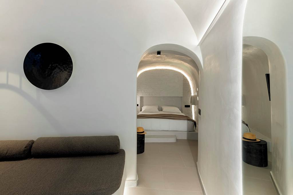 JTR_84225_Hom_Santorini_0822_18.jpg