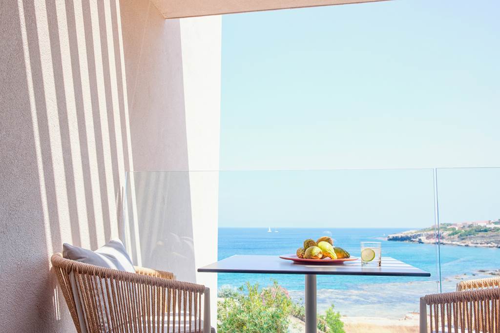 RHO_85402_Elissa_Lifestyle_Resort_0523_20.jpg