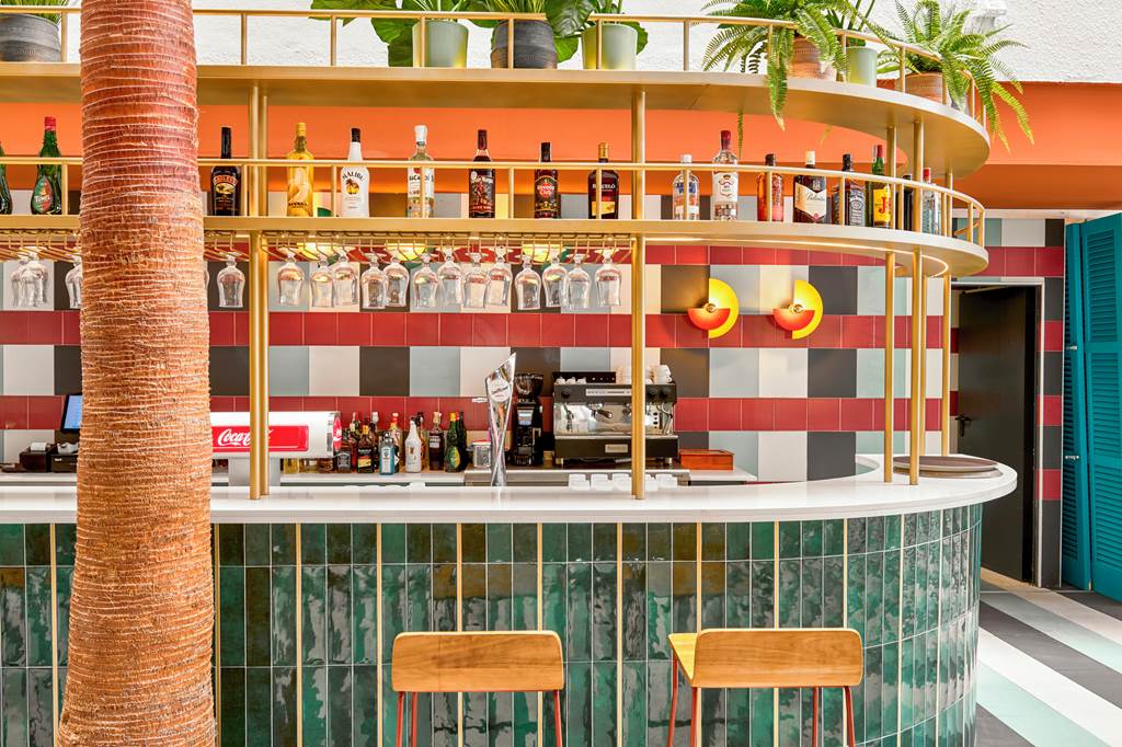 PMI_86442_Tent_Mojito_Suites_0824_18.jpg