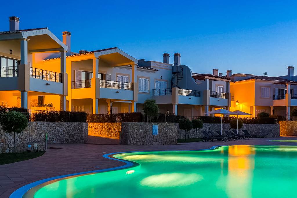 FAO_74344_Salema_Beach_Village_1118_02.jpg