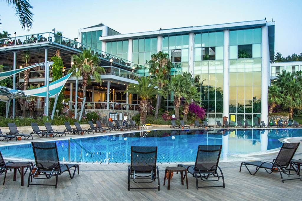 ADB_84274_Pine_Bay_Resort_0922_03.jpg
