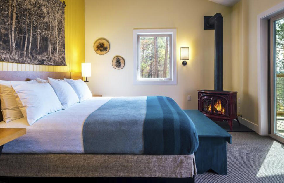 Rush-Creek-Lodge-at-Yosemite-2.jpg