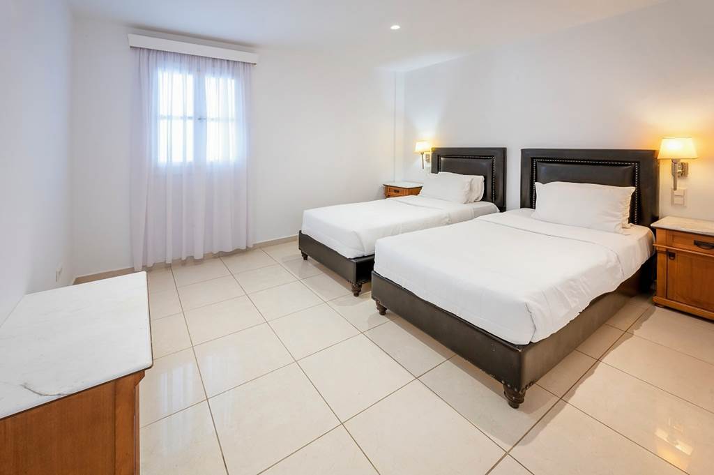 JTR_81480_Mediterranean_White_Resort_0523_13.jpg