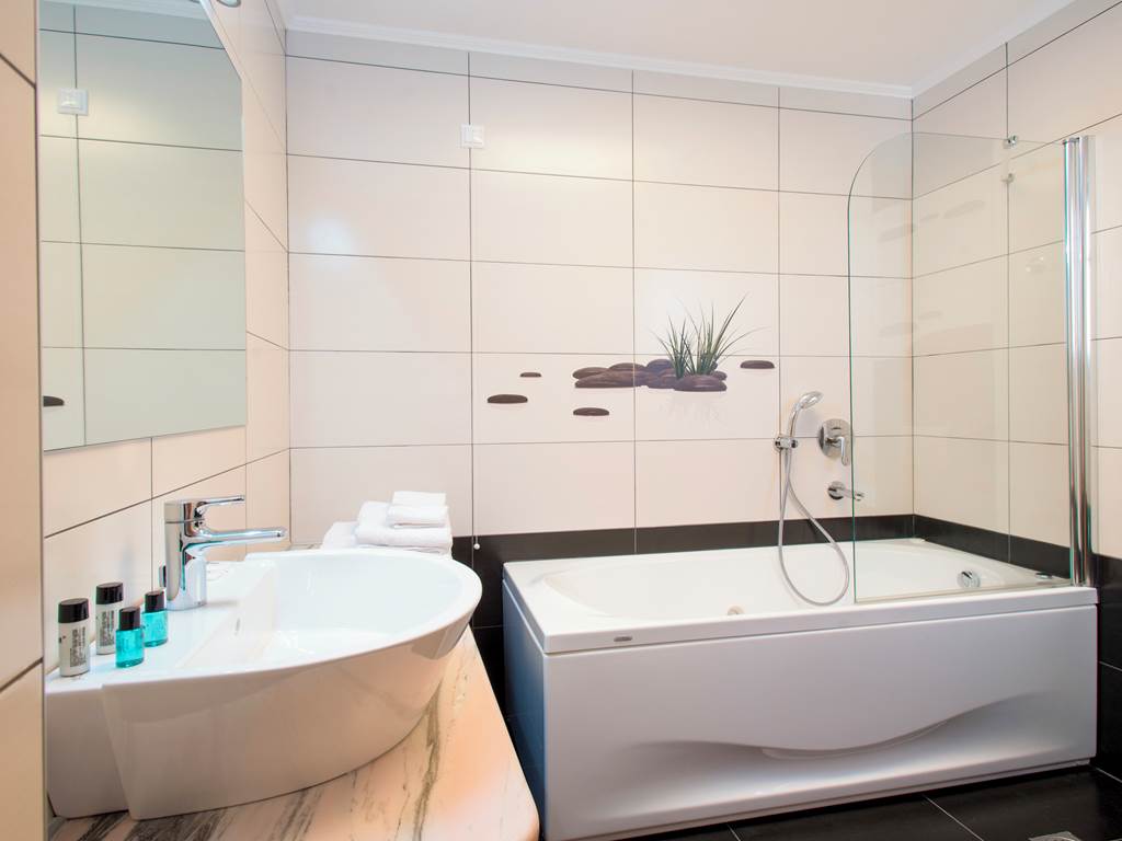 KLX_84321_Niriides_Villas_Hotel_1122_09.jpg