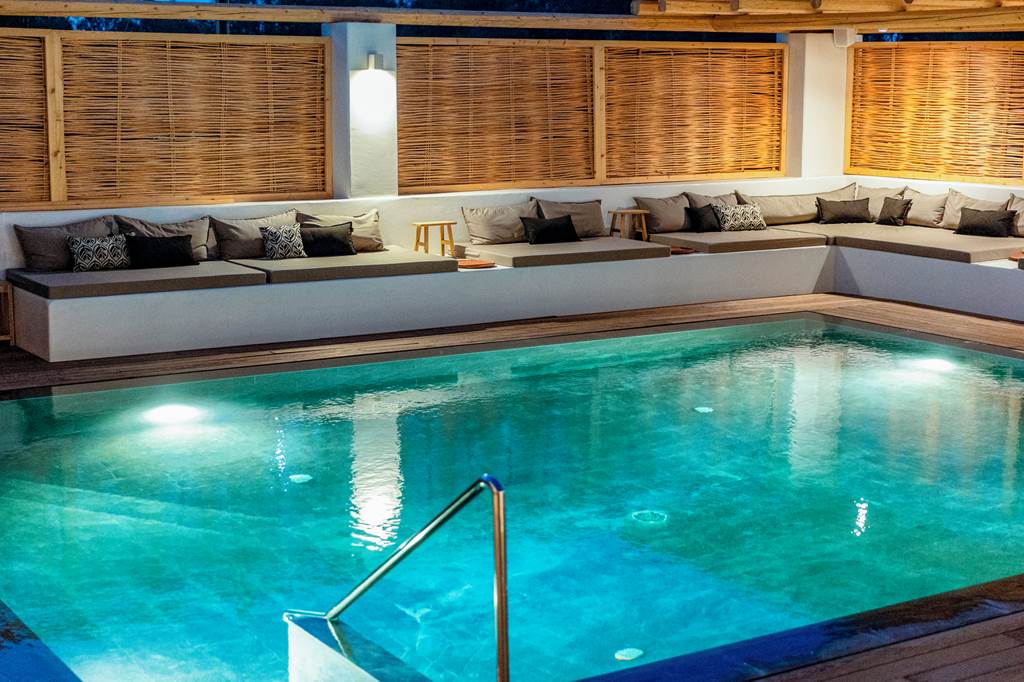 JTR_83567_Scorpios_Beach_Resort_0723_01.jpg