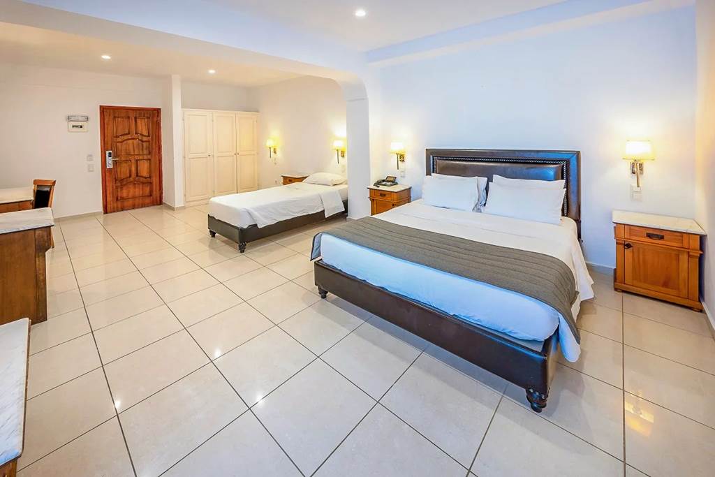 JTR_81480_Mediterranean_White_Resort_0523_06.jpg