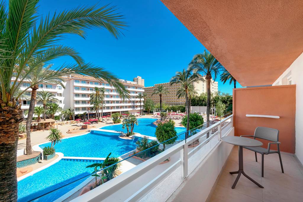 PMI_86441_Tent_Calvia_Beach_0824_07.jpg