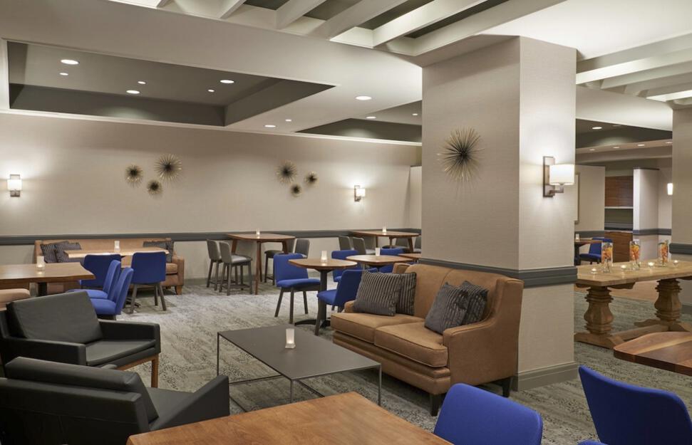 Courtyard-by-Marriott-Toronto-7.jpg