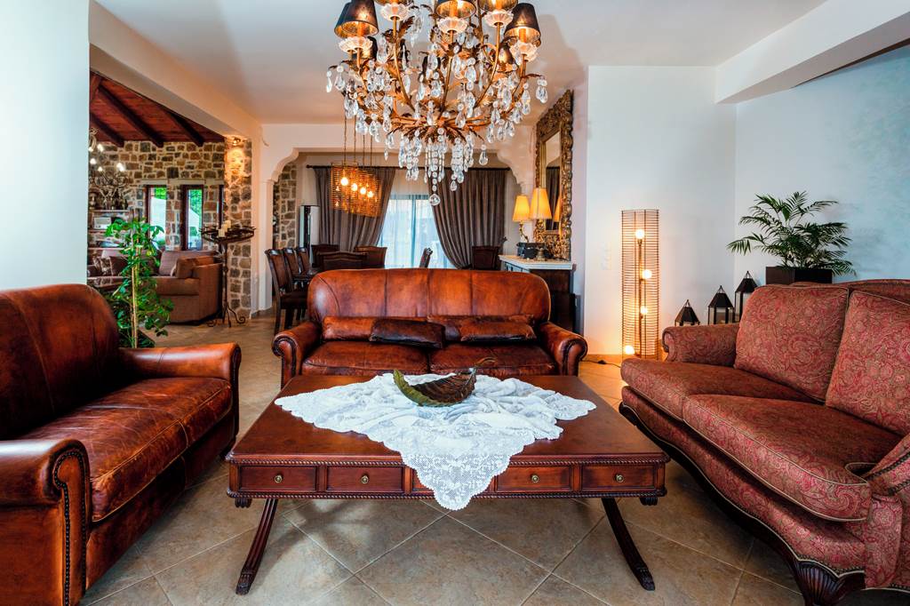 HER_84093_Villa_Golden_Crest_0822_05.jpg