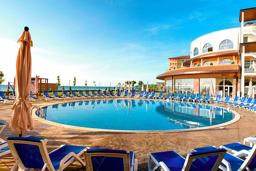 BOJ_78384_Sol_Luna_Bay_Resort_0419_03.jpg