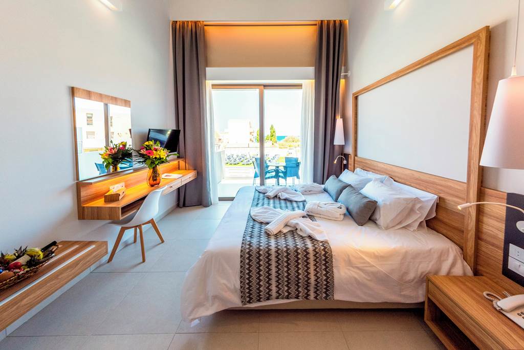 CHQ_78449_Kiani_Beach_Resort_1218_05.jpg