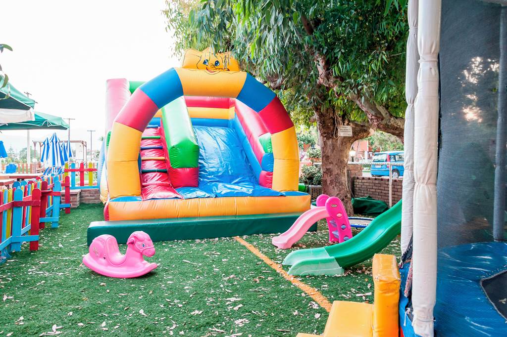 ZTH_81235_Costas_Apartments_1019_05.jpg