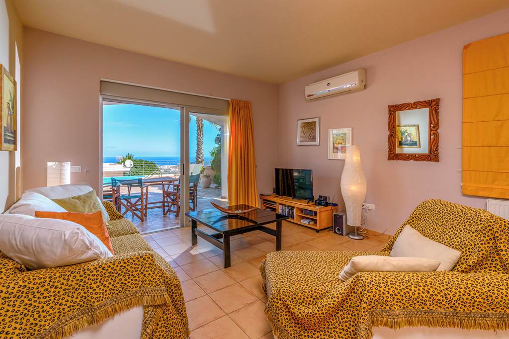 HER_88437_Villa_St_Nikolas_View_Crete_1124_04.jpg