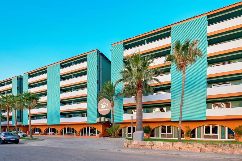 PMI_86442_Tent_Mojito_Suites_0824_19.jpg