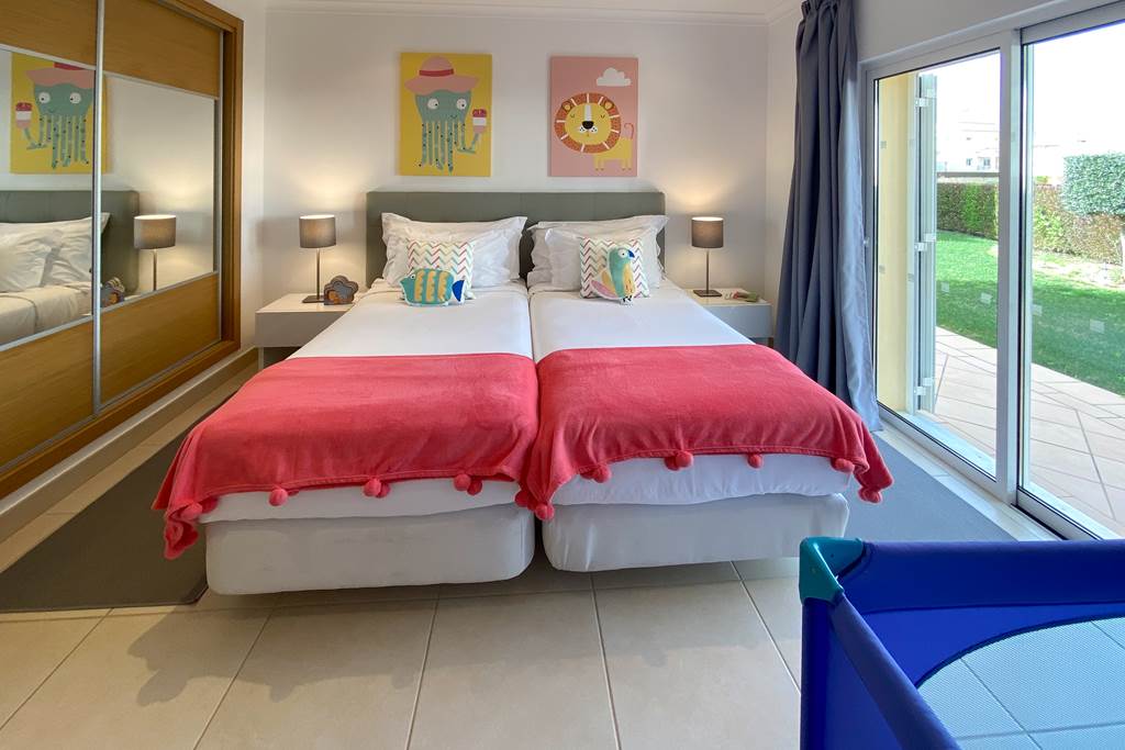 FAO_74344_Salema_Beach_Village_0421_01.jpg