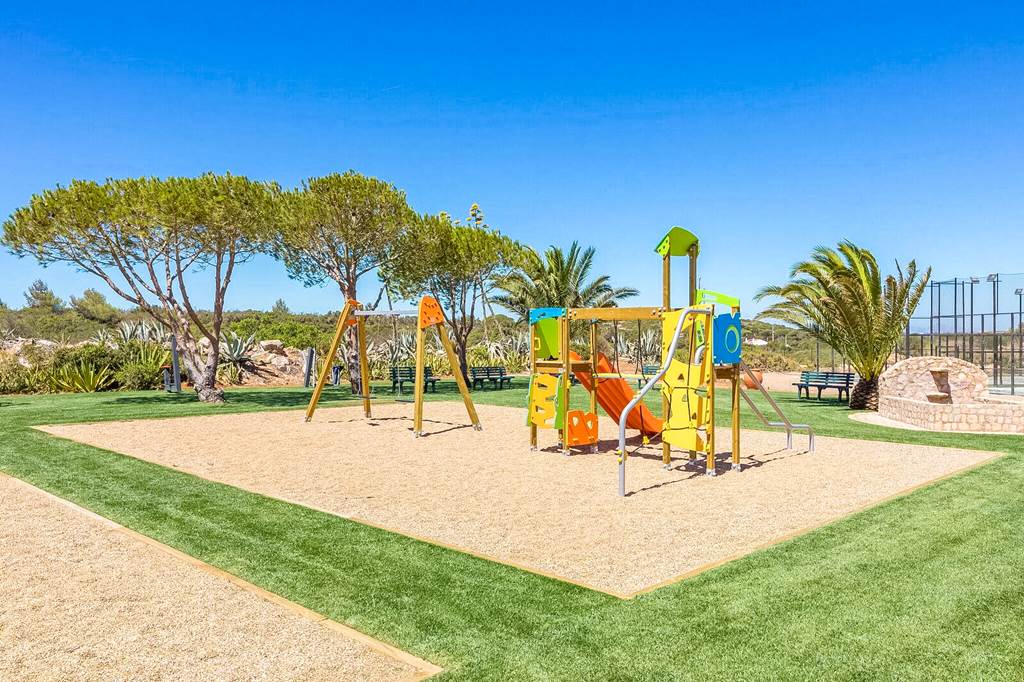 FAO_74344_Salema_Beach_Village_1118_04.jpg