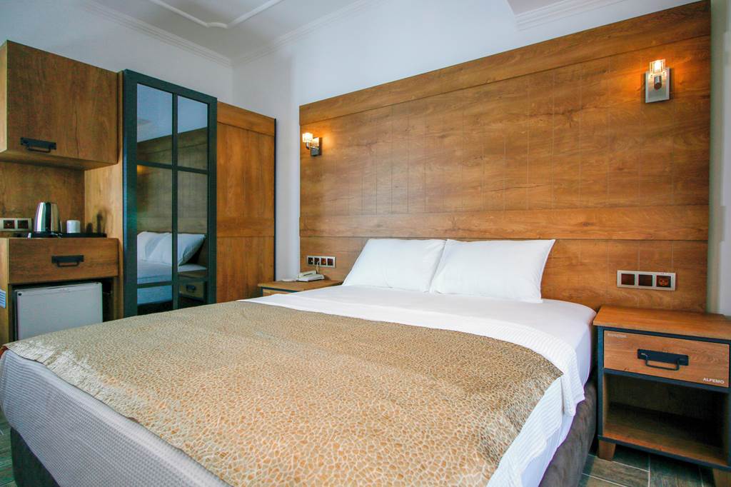 DLM_84621_Aurasia_Beach_Hotel_1122_02.jpg
