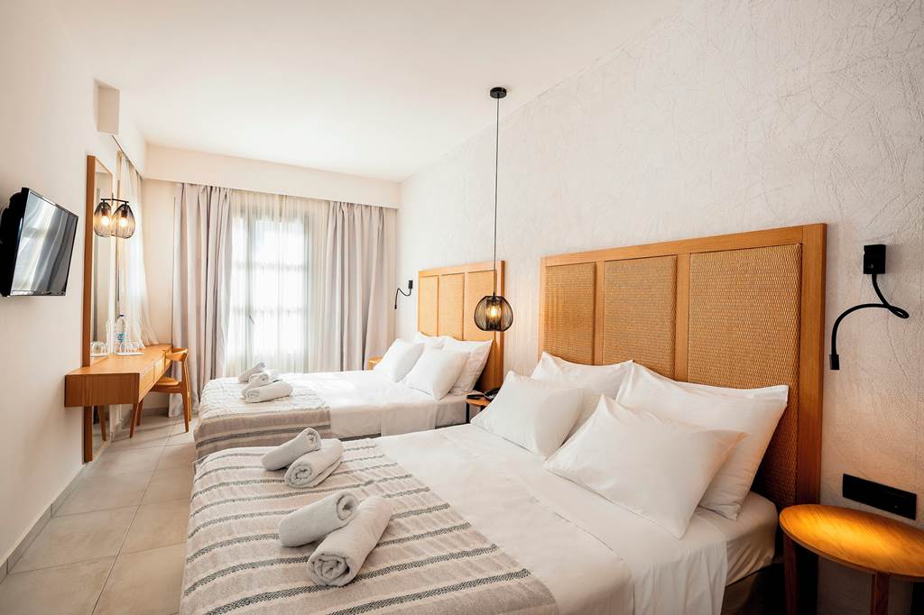 RHO_83565_Pedi_Beach_Hotel_0224_02.jpg