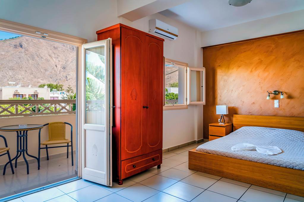JTR_82037_Rena_Hotel_1119_06.jpg