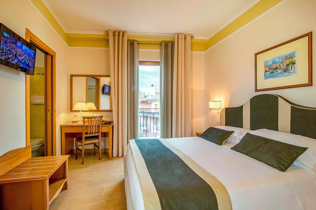 NAP_80831_Hotel_Tourist_0719_02.jpg