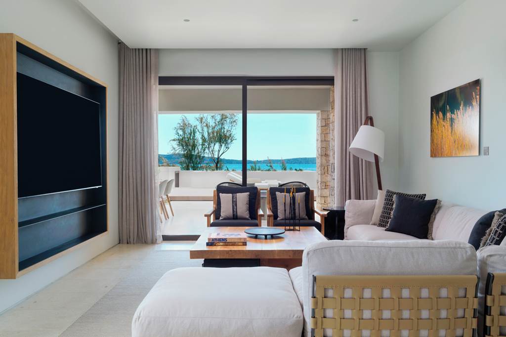 KLX_85207_W_Costa_Navarino_0325_03.jpg