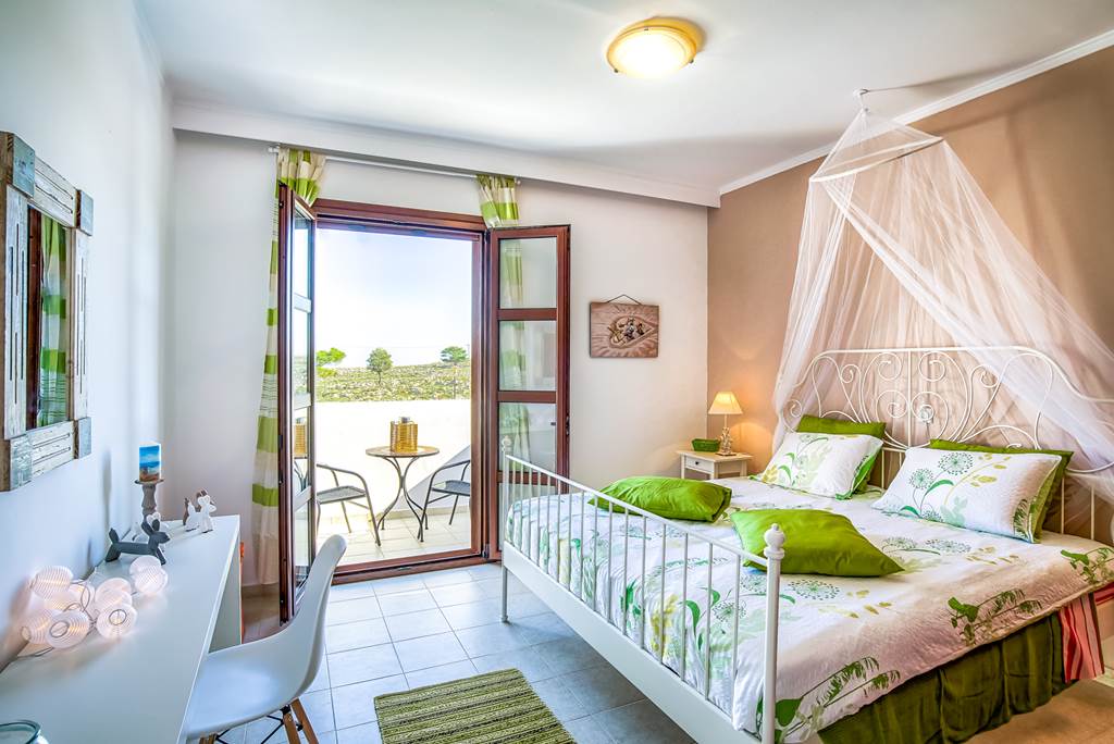 RHO_77028_Villa_Lindos_Emerald_0917_05.jpg