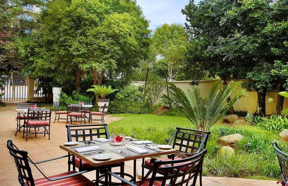 Hilton-Sandton-11.jpg