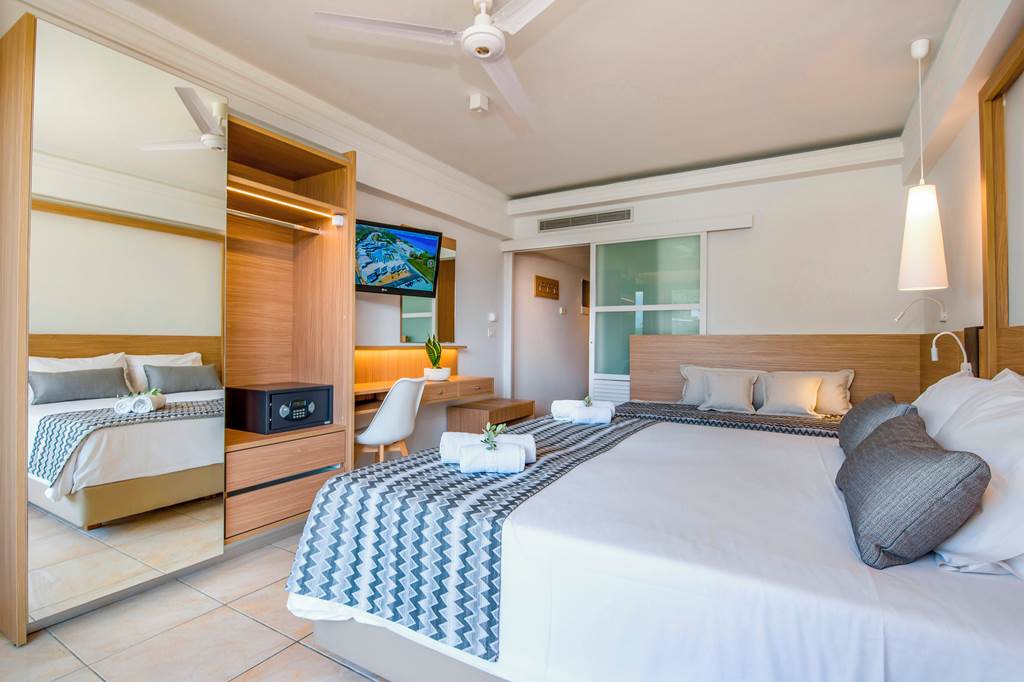 CHQ_78449_Kiani_Beach_Resort_1220_03.jpg