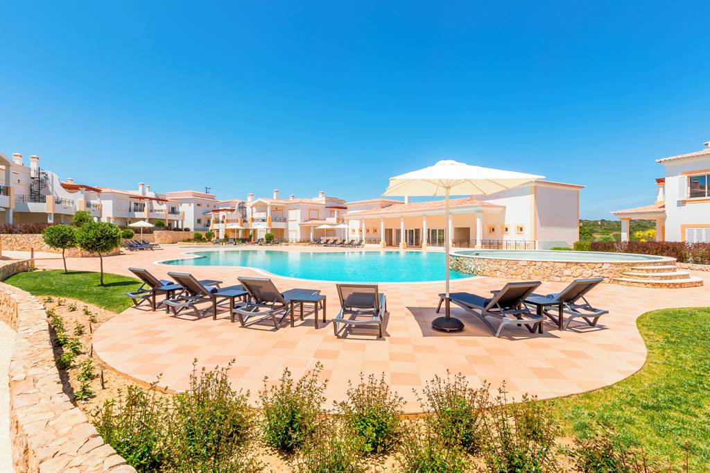 FAO_74344_Salema_Beach_Village_0819_06.jpg