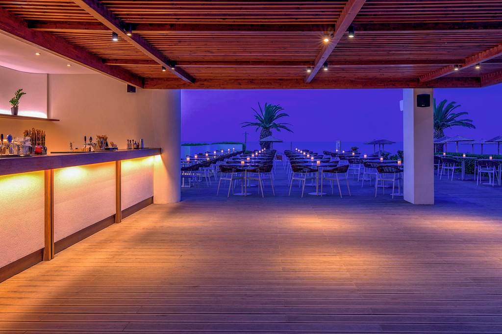RHO_83378_Ixian_Grand_&_All_Suites_1024_02.jpg