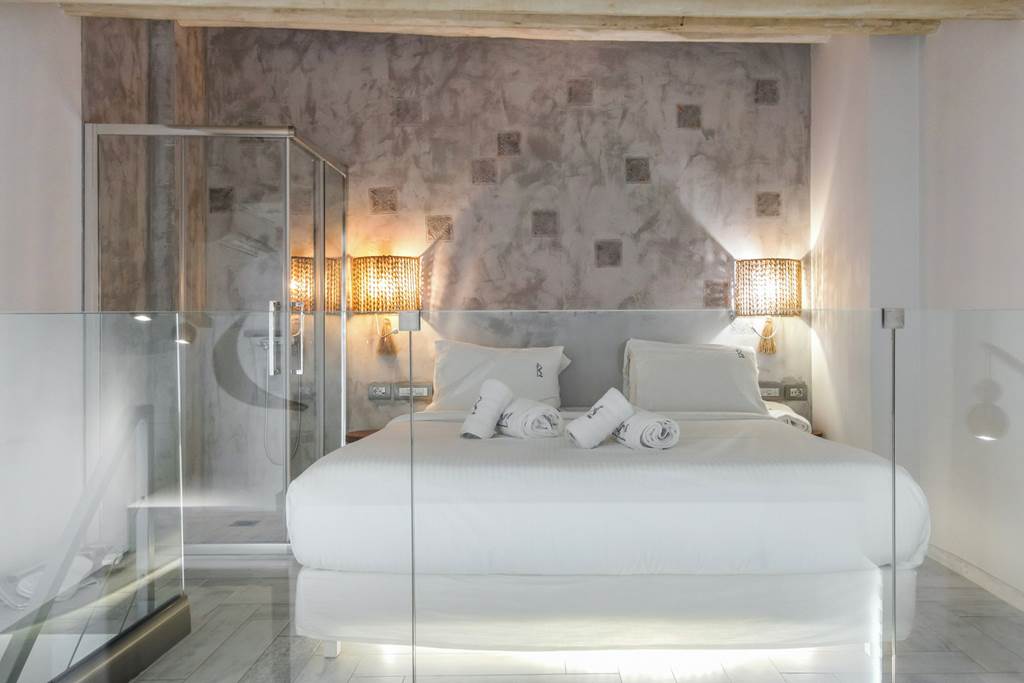 SKG_80160_Blue_Carpet_Luxury_Suites_1224_22.jpg