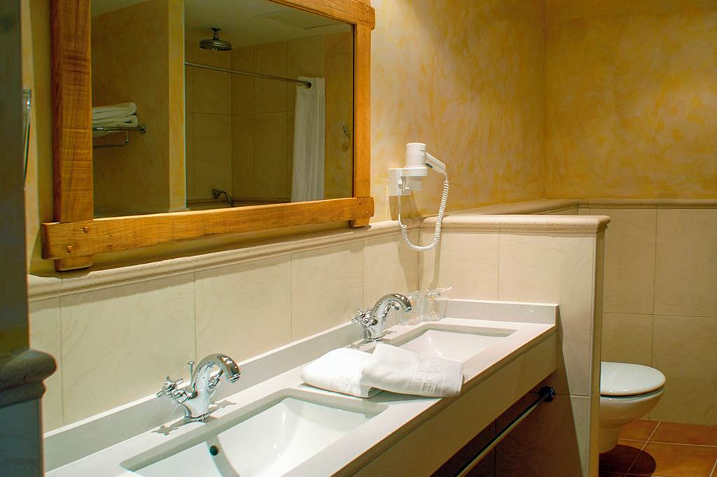 PMI_73658_Hotel_Es_Port_1123_02.jpg