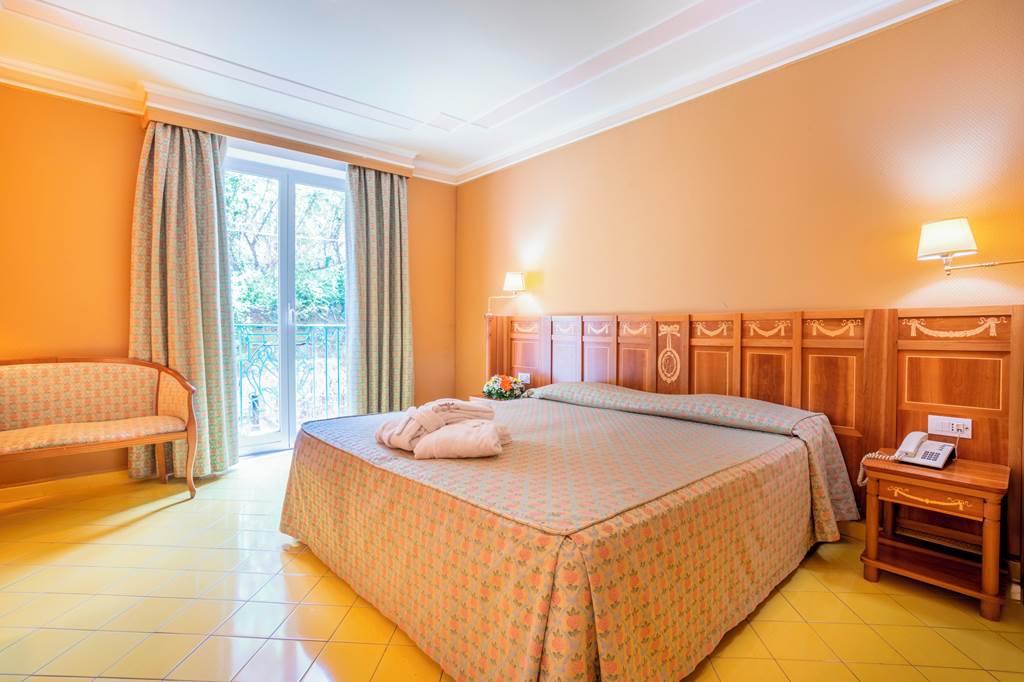 NAP_73331_Grand_Hotel_La_Pace_0523_01.jpg