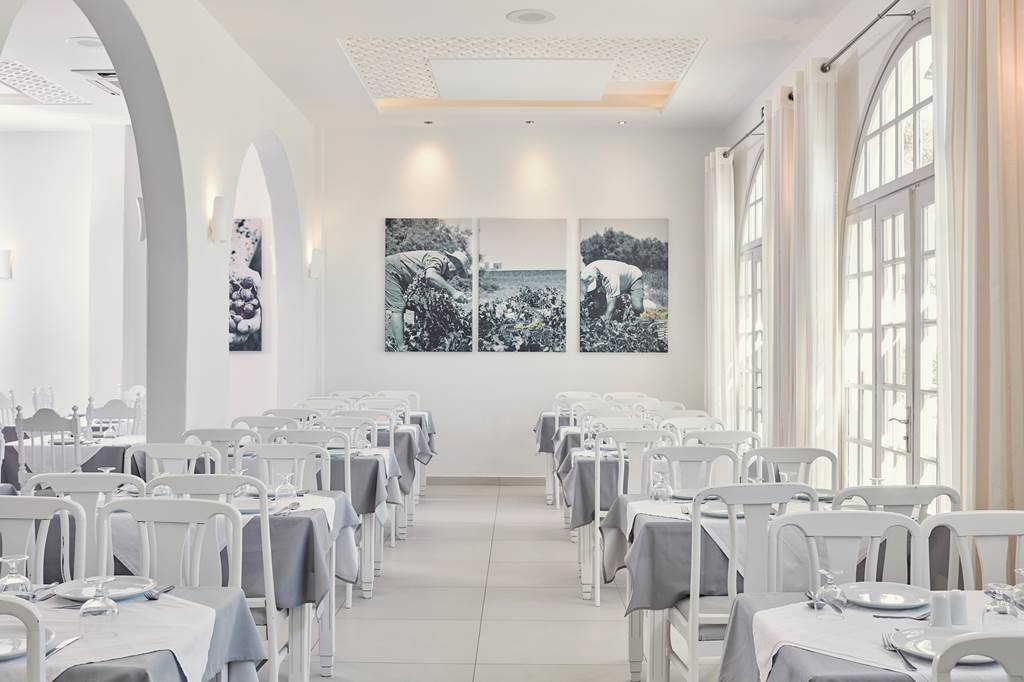 JTR_81459_Santorini_Palace_0421_07.jpg
