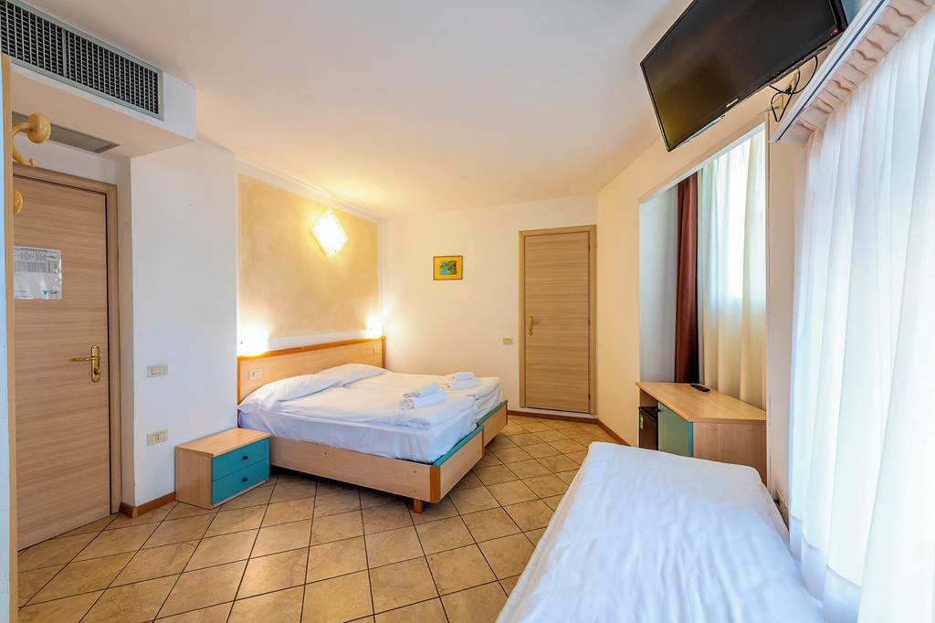 VRN_83510_Hotel_All'Azzurro_1023_01.jpg