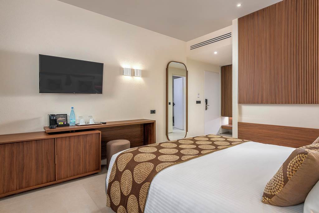 RHO_83378_Ixian_Grand_&_Al_Suites_0623_04.jpg