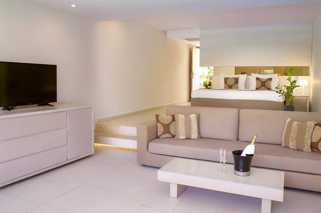 RHO_83378_Ixian_Grand_&_All_Suites_0422_06.jpg