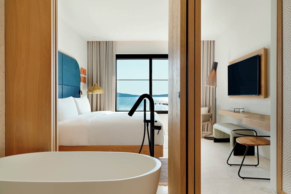 KLX_85207_W_Costa_Navarino_0325_07.jpg