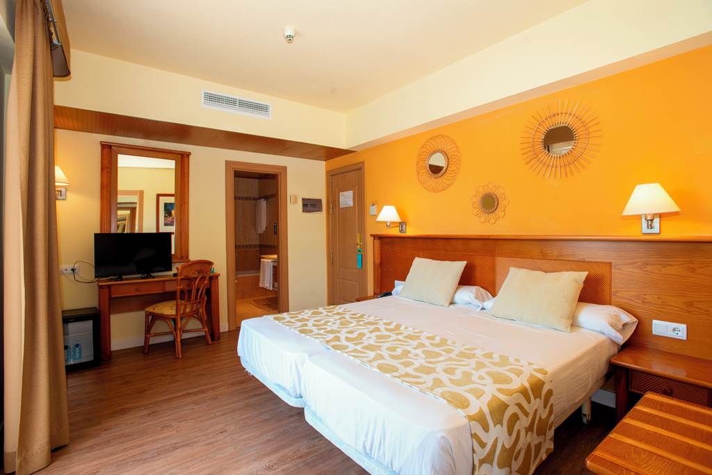 PMI_85484_Ona_Palmira_Suites_0824_25.jpg