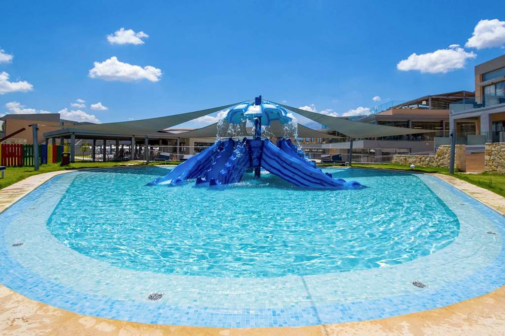 CHQ_78449_Kiani_Beach_Resort_1222_02.jpg